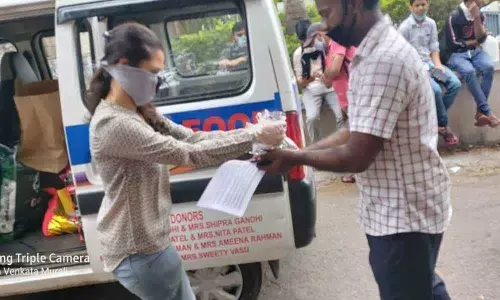 NGO helping the needy: No Food Waste volunteers also spread out to feed strays in Hyderabad
