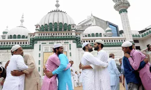 No hugs, no handshakes this Eid: Clerics