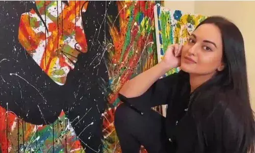 Sonakshi auctions her artwork