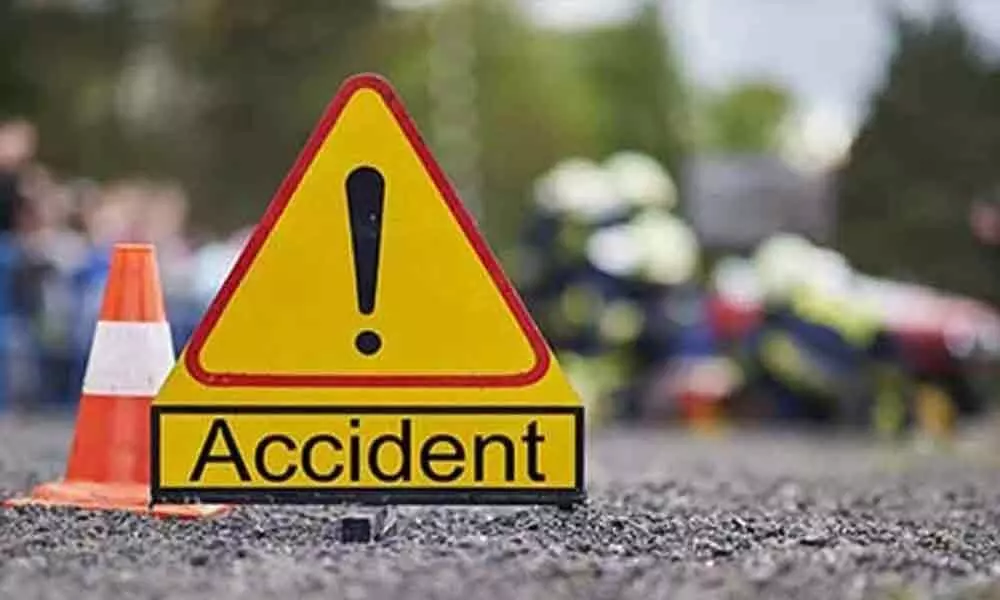 One migrant dead and several injured in a couple of road accidents in Krishna and Guntur districts