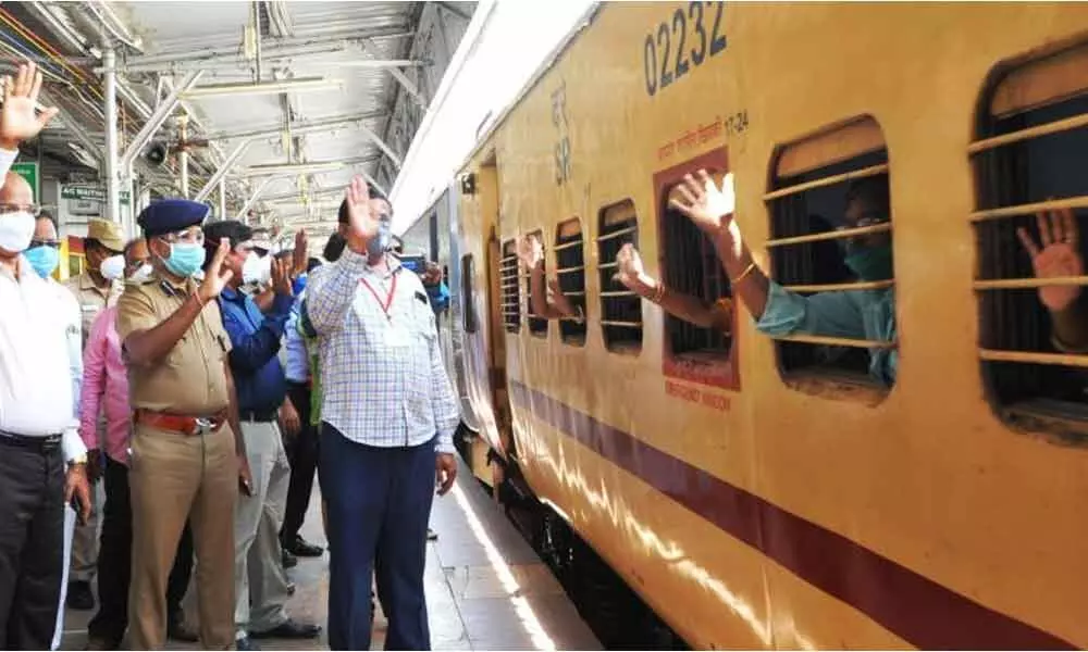 Lockdown: Over 1,200 stranded Himachal Pradesh residents return from Mumbai, Goa in special trains
