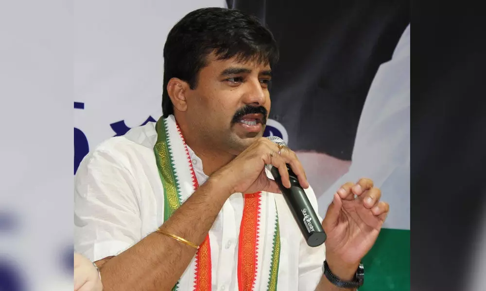 Hyderabad: Congress Challa Vamshi Chand Reddy opposes Andhra Pradeshs decision on Pothireddypadu