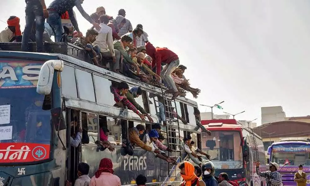 Migrants swarm ground near Delhi for buses