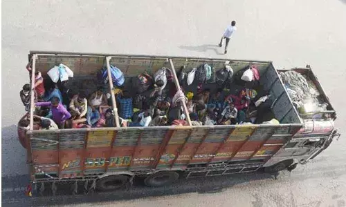 Priyanka,  Yogi government politicise migrants bus seva