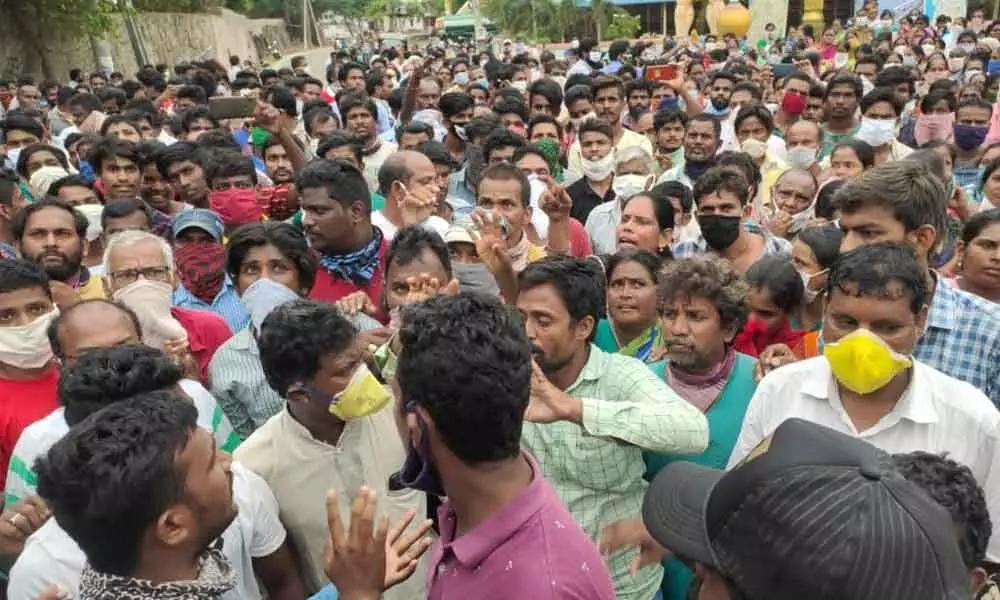 Visakhapatnam: Venkatapuram villagers stage protest over jobs