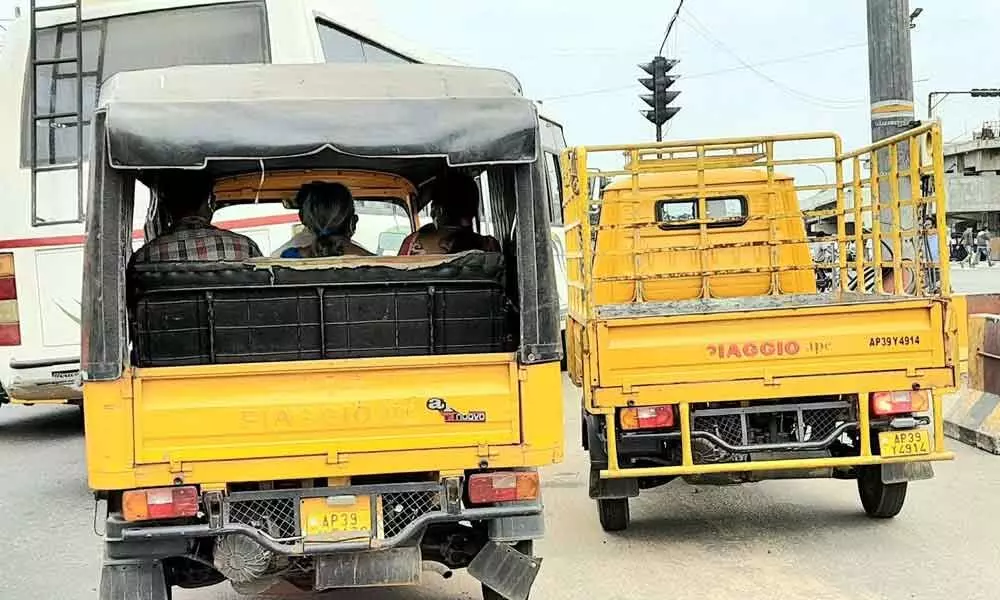 Visakhapatnam: Autorickshaw drivers cock a snook at lockdown curbs