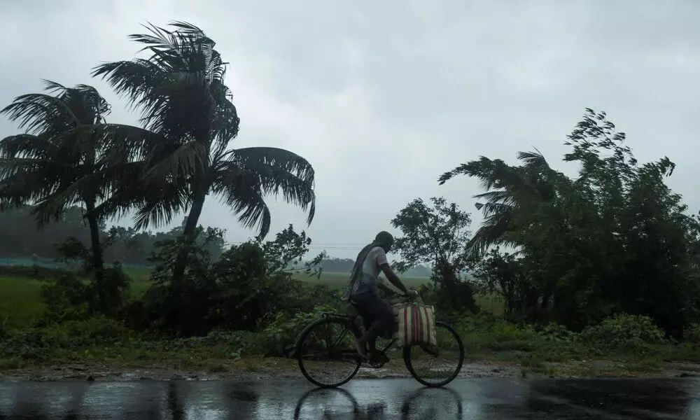 Cyclone Amphan to make complete landfall by 7 pm: IMD