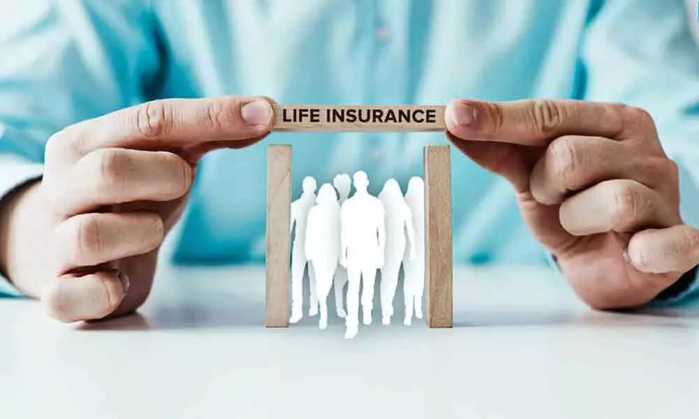 Life insurance cos may close 1,000 branches