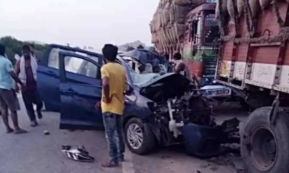 Telangana: 3 killed after car rams into lorry in Nalgonda