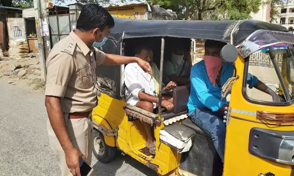 Auto rickshaw drivers told to ferry 2 passengers only in Wanaparthy
