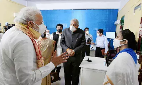 PM Modi applies Rs 1,500-crore balm to cyclone-hit Bengal, Odisha
