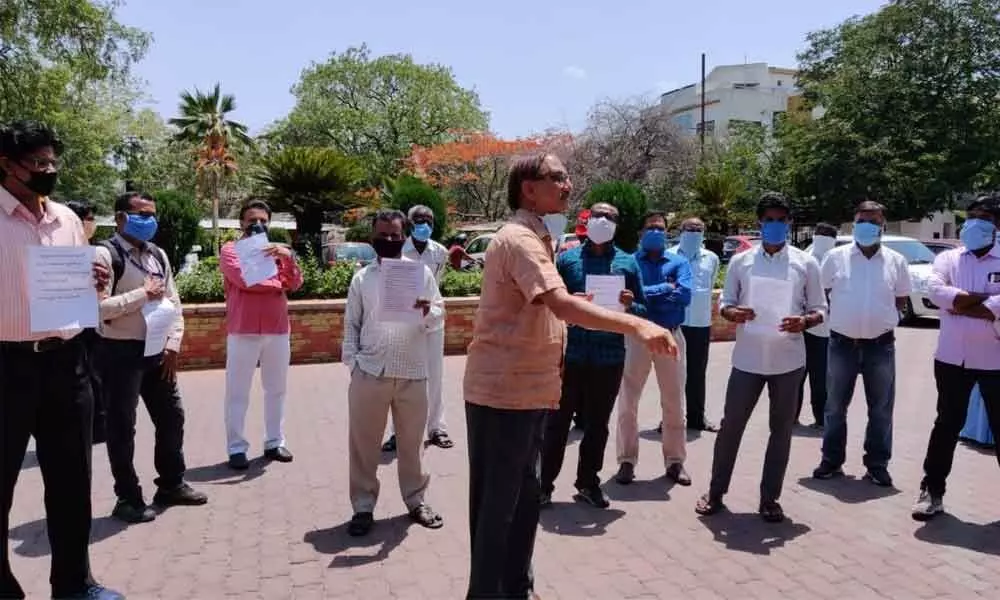 Hyderabad: SCRMU decries anti-labour policies