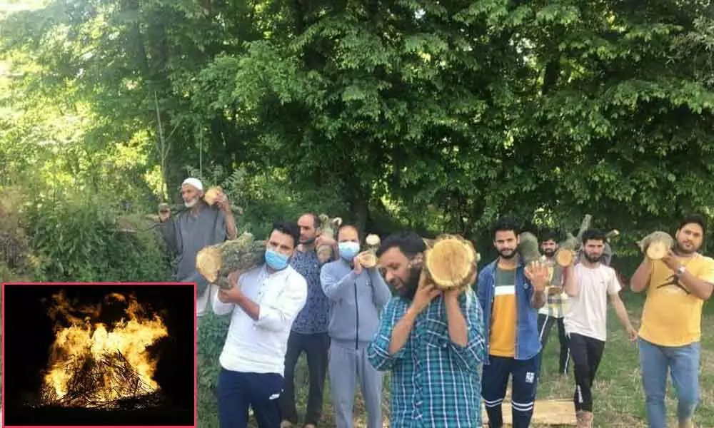 India: Muslims help perform last rites of Kashmiri Pandit in Tral