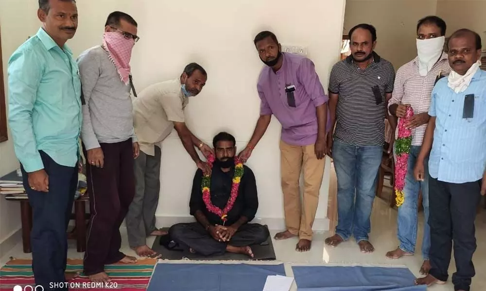 Mahbubnagar: PRTU president on hunger strike against government employees salary cut