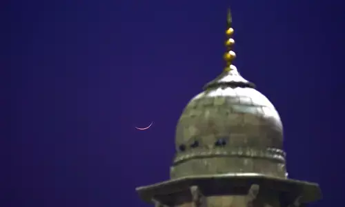Eid-Ul-Fitr Moon Sighting 2020 Live Updates: Eid to be celebrated today in India