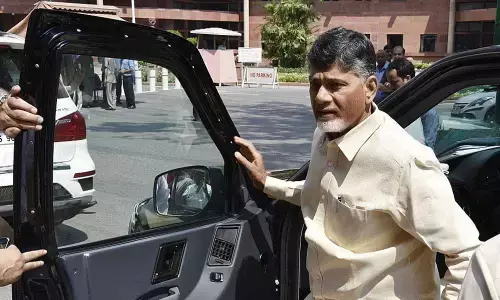 After Visakhapatnam tour cancelled, Chandrababu Naidu heads to Amaravati by road