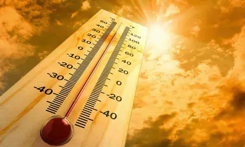 Nizamabad: Blistering heat haunts public from dawn