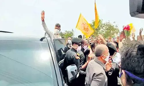 YSRCP complains to AP High Court against Chandrababu for violating lockdown rules