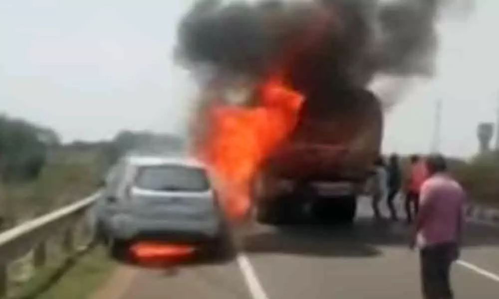 Fire breaks out in moving car in Sangareddy, no casualties