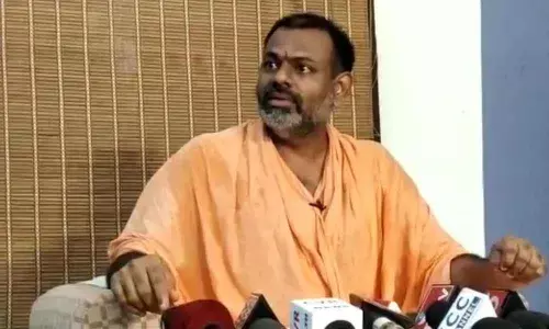 Kakinada: Seer Swami Paripoornananda demands white paper on temple properties