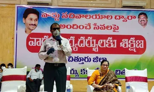 Chittoor: Civic chief Obulesh tells ward secretaries strive to serve people