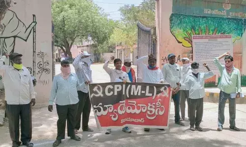 Centres Rs 20 lakh crore package is bogus: CPI-ML New Democracy leader Akula Papaiah