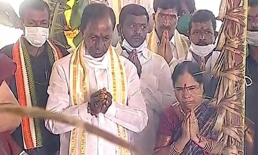 KCRs Chandi Yagam begins at Siddipet temple