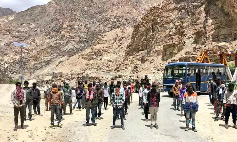 Jharkhand Flies Back Migrants From Ladakh