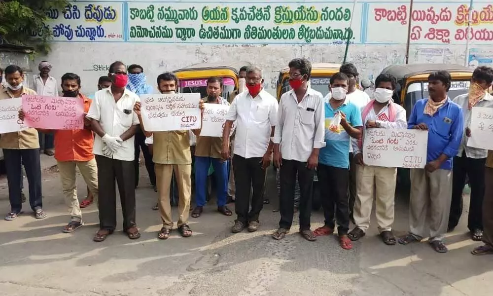 Auto rickshaw drivers demanding immediate help of Rs 10,000 and essential commodities to sustain in Vijayawada on Saturday