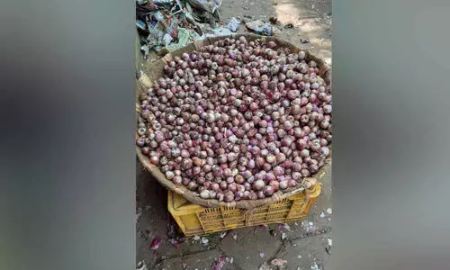 Visakhapatnam: Poor quality onions upset consumers