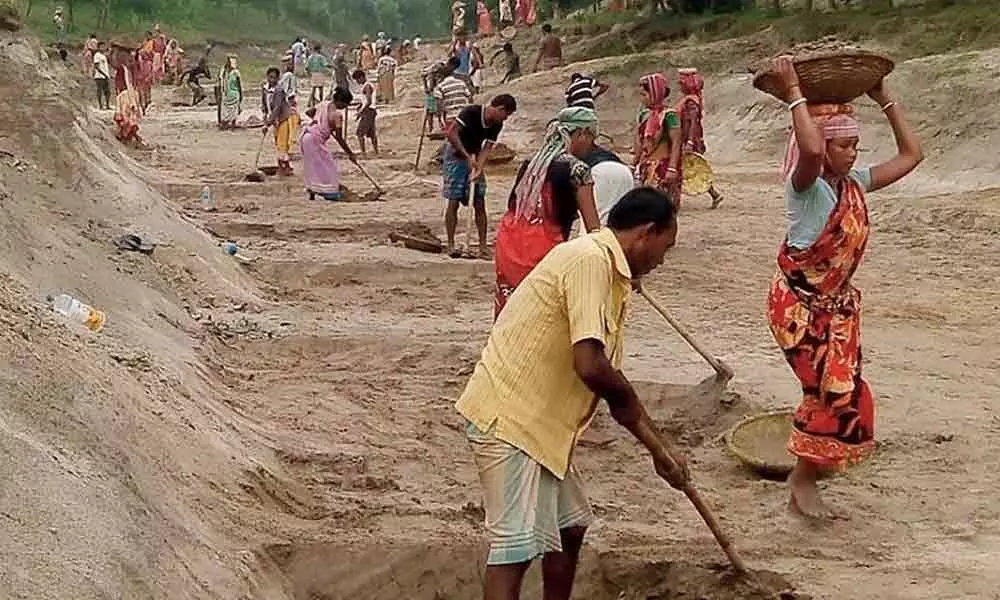 Tirupati: MGNREGA comes to help of migrant labourers