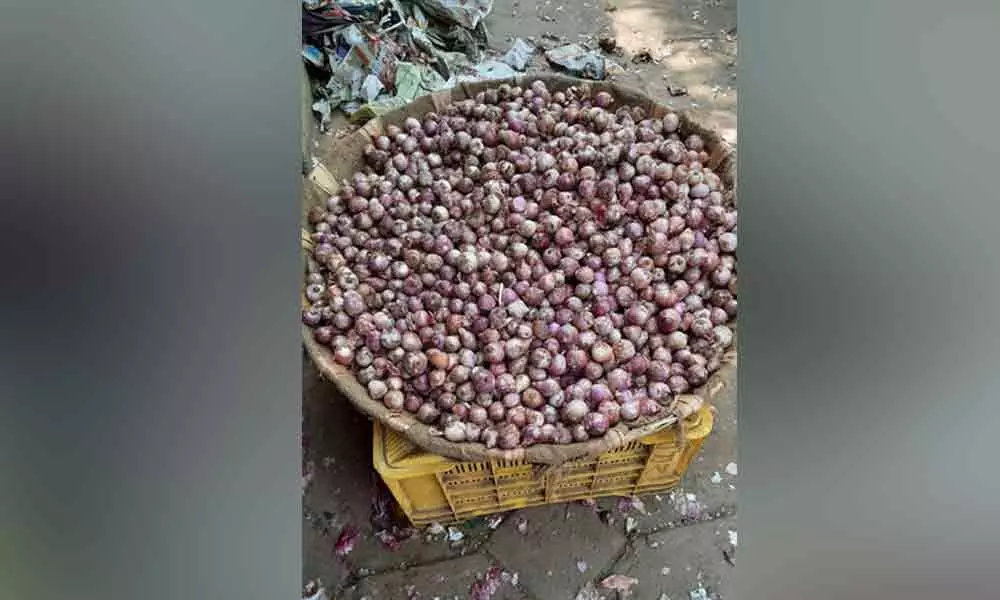 Visakhapatnam: Poor quality onions upset consumers