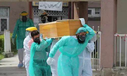 Pakistan reports 2,964 new coronavirus cases taking tally to 72,000