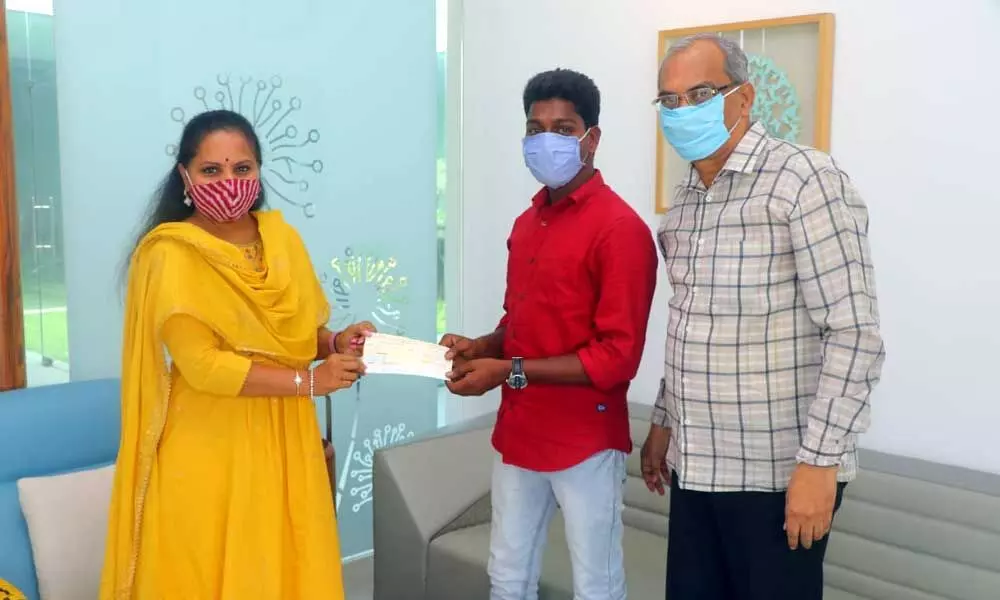 Kavitha helps tribal youth to join IIM
