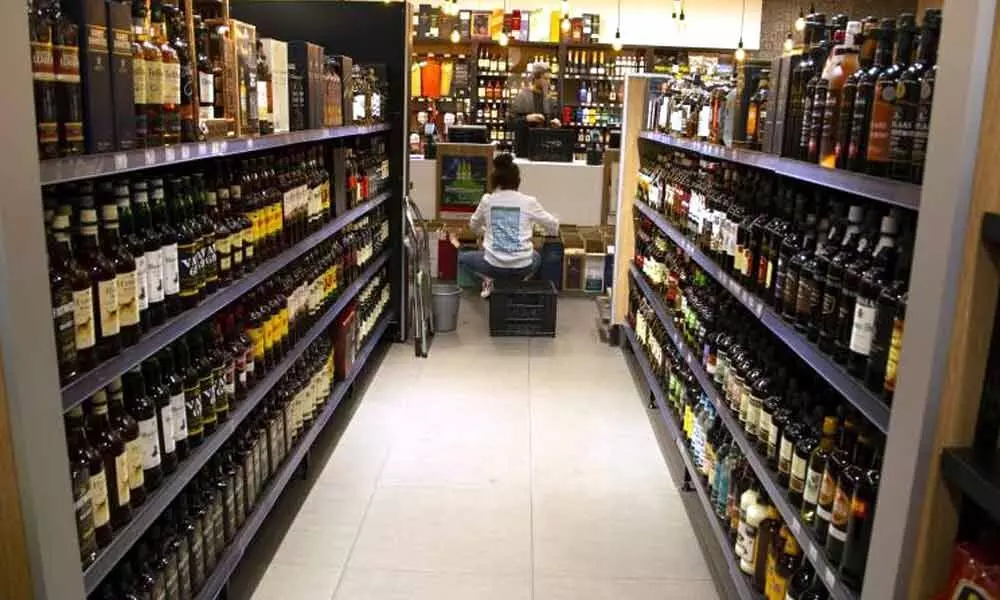 Thieves tunnel into South African liquor store during lockdown, decamp with alcohol worth USD 18,000