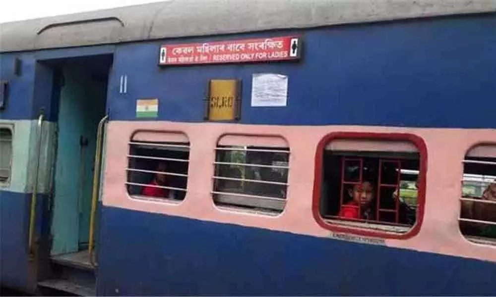 Panicked passengers force woman off train in Karnataka