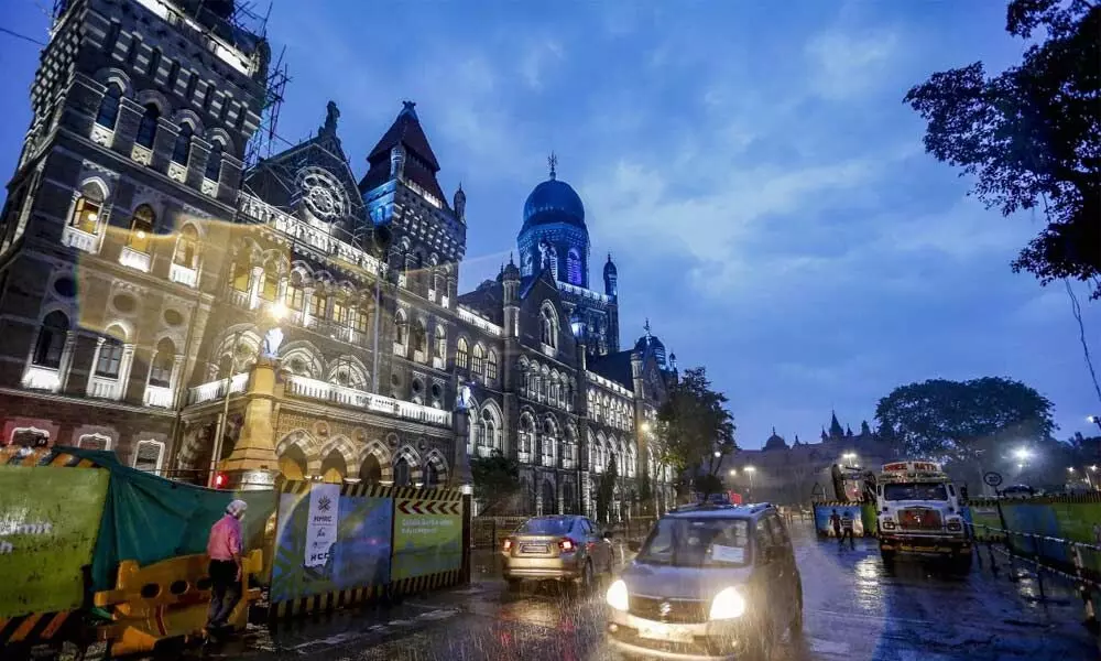 Heavy rainfall due to approaching storm started in Mumbai on Tuesday night (PTI image)