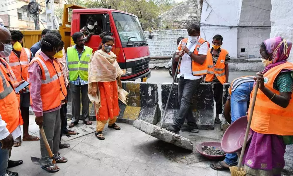 special sanitation drive held in Amberpet and Nallakunta on Wednesday