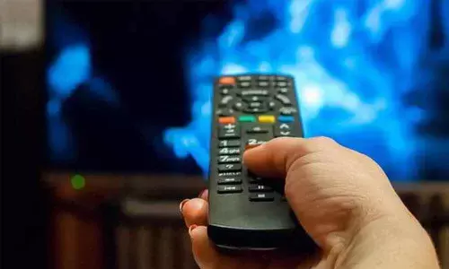 After peak, drop in TV viewership, smartphone usage