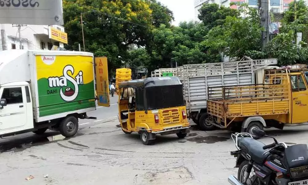 Secunderabad: Unauthorised parking by autos irksome