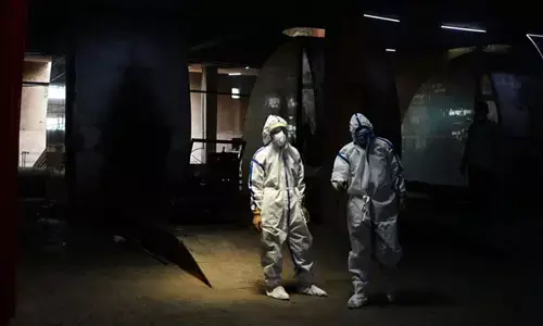 Delhi crematorium struggles with bodies amid pandemic