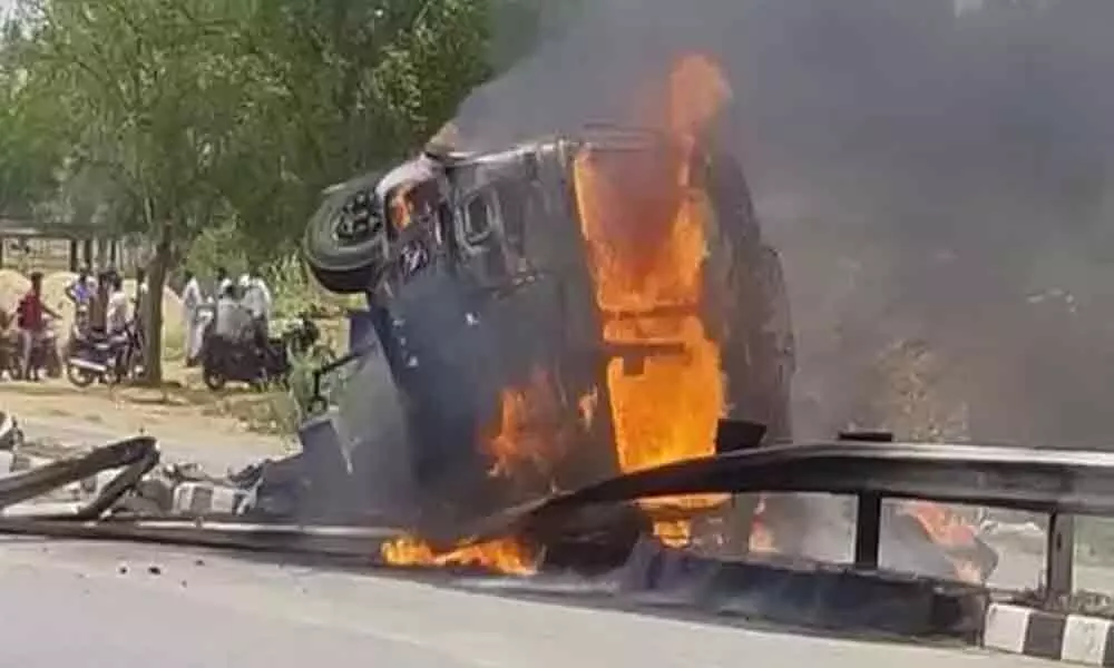 Driver and cleaner burnt alive after a lorry  catches fire in Kadapa