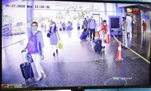 Secunderabad and Hyderabad Railway stations for thermal image screening of passengers here on Monday.