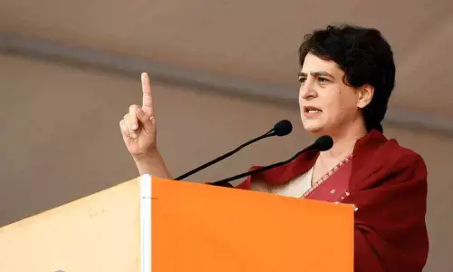 Priyanka assures UPs teaching aspirants of Cong support
