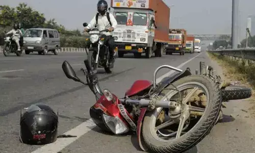 Khammam: Woman strangled to death after scraf entangles in bike