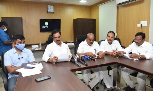 Deputy Chief Minister K Narayanaswamy addressing media at the Collectorate  in Chittoor on Wednesday.