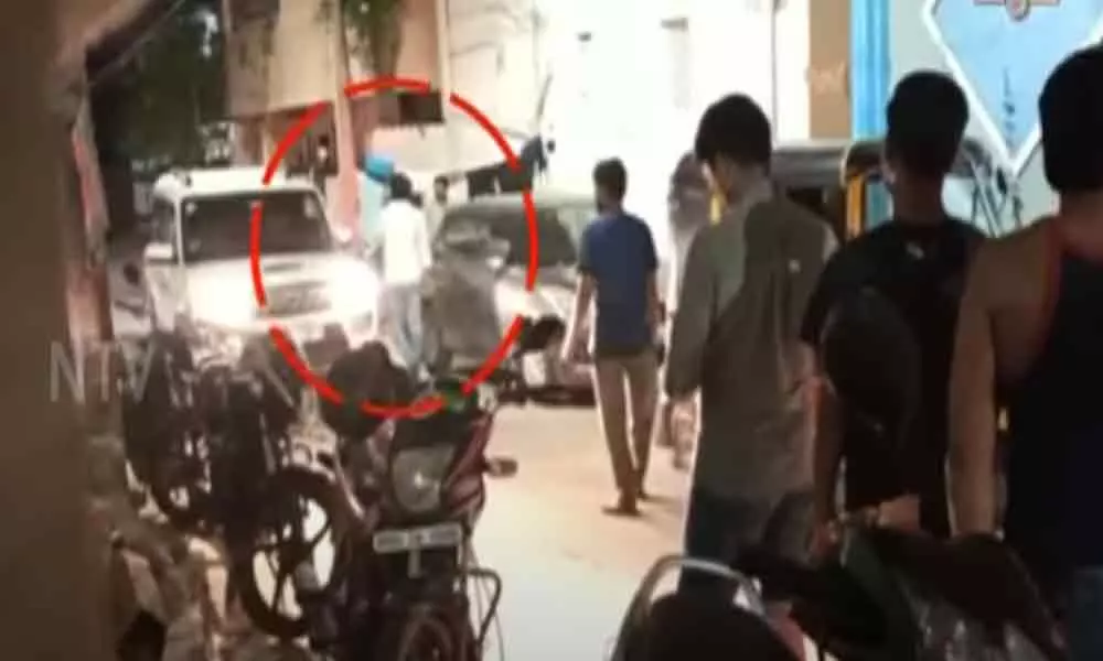 Hyderabad: Man with gun creates panic at Madhapur