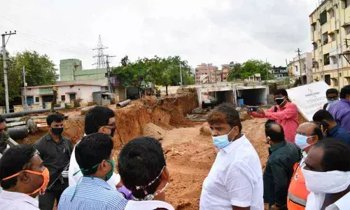 Mayor Bonthu Rammohan inspects nalas, checks out Railway Under Bridge works
