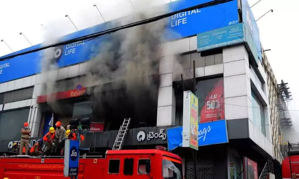 Fire broke out at Reliance store at Benz Circle in Vijayawada, no casualties reported