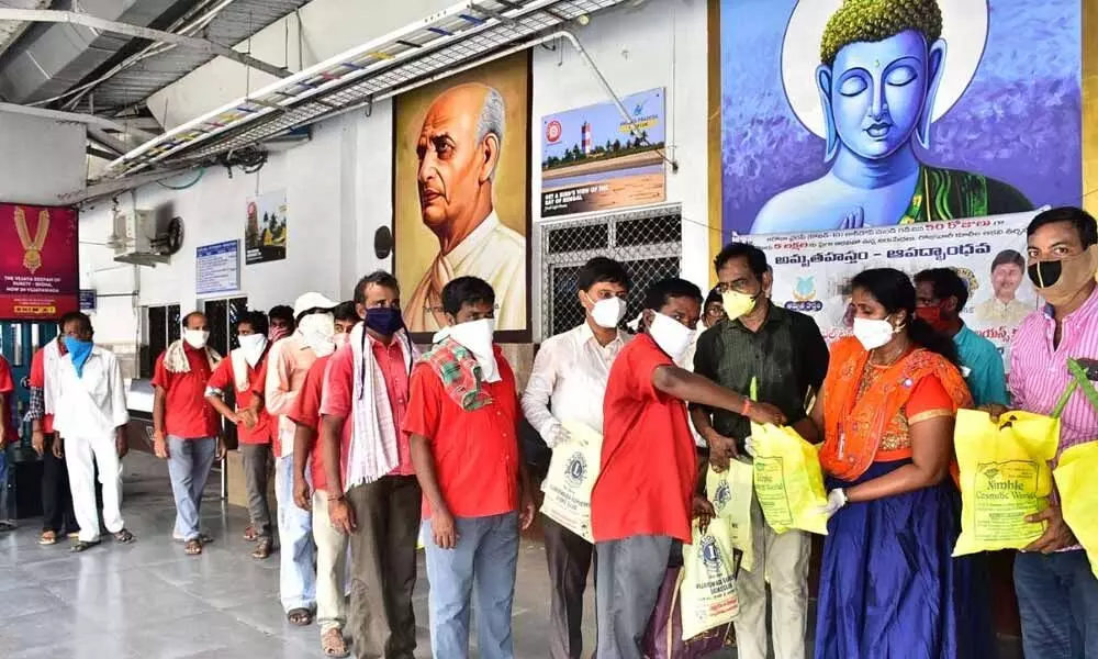 Migrant workers getting food from Amruta Hastam in Vijayawada railway station
